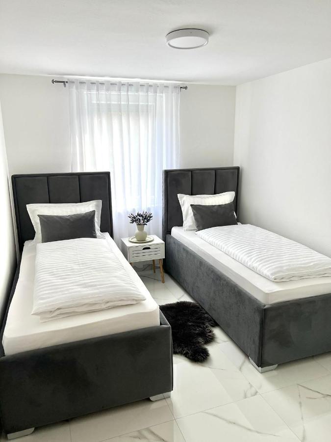 Crystal Racic Villa Bihac Bagian luar foto