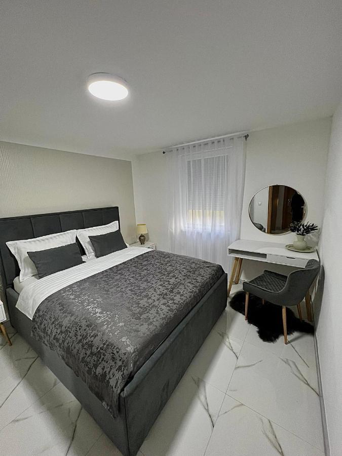 Crystal Racic Villa Bihac Bagian luar foto